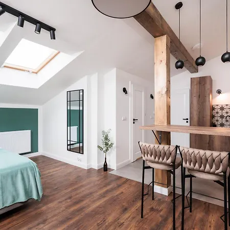 The Vitrail - By Upstairs Apartment