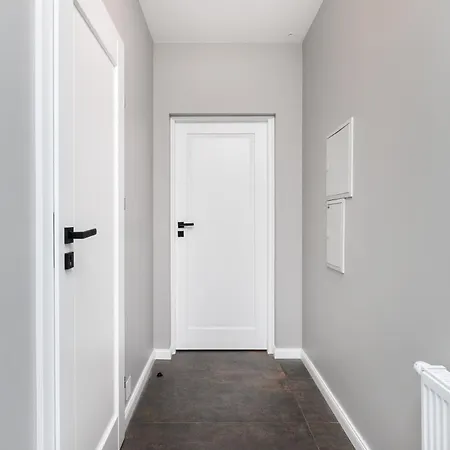 The Vitrail - By Upstairs Apartment