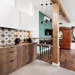 The Vitrail - By Upstairs Apartment