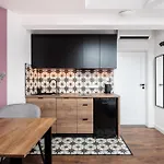 The Vitrail - By Upstairs Apartment *