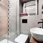 The Vitrail - By Upstairs Apartment