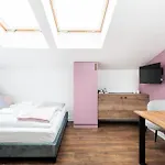 The Vitrail - By Upstairs Apartment