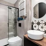 The Vitrail - By Upstairs Apartment